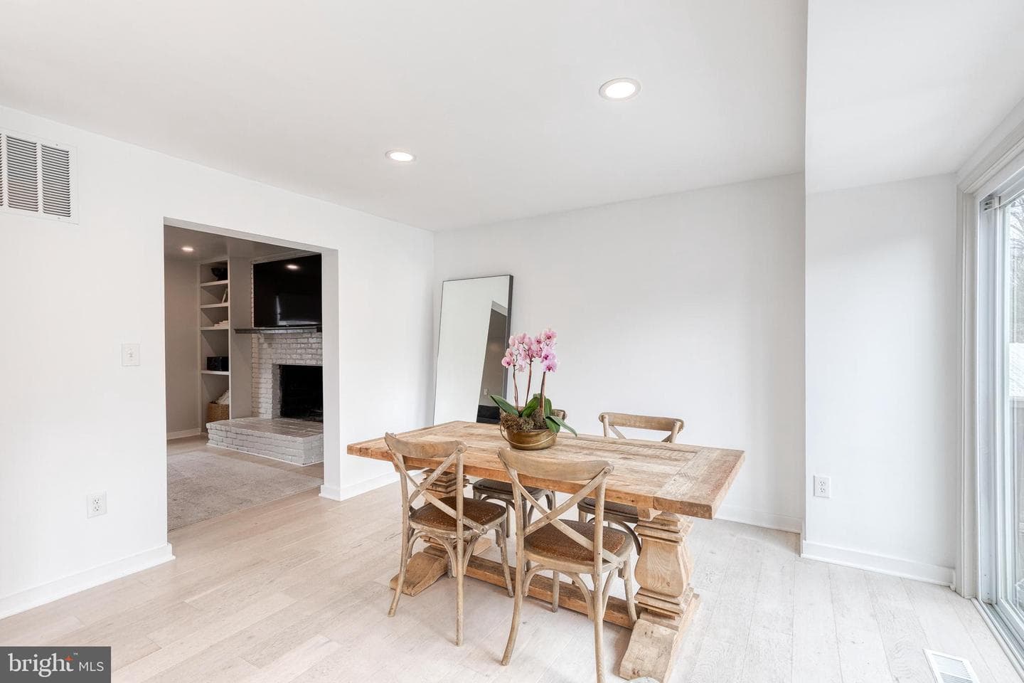 353 S Riverside Drive photo 15