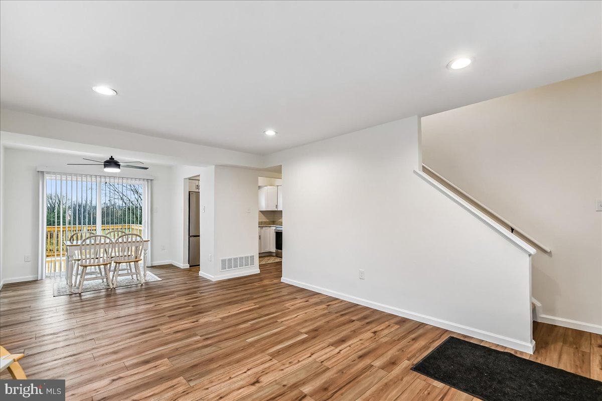 327 Walton Avenue photo 13