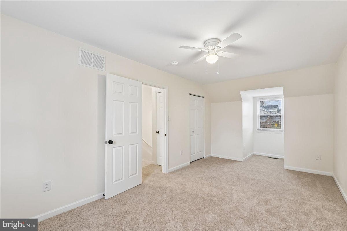 327 Walton Avenue photo 15
