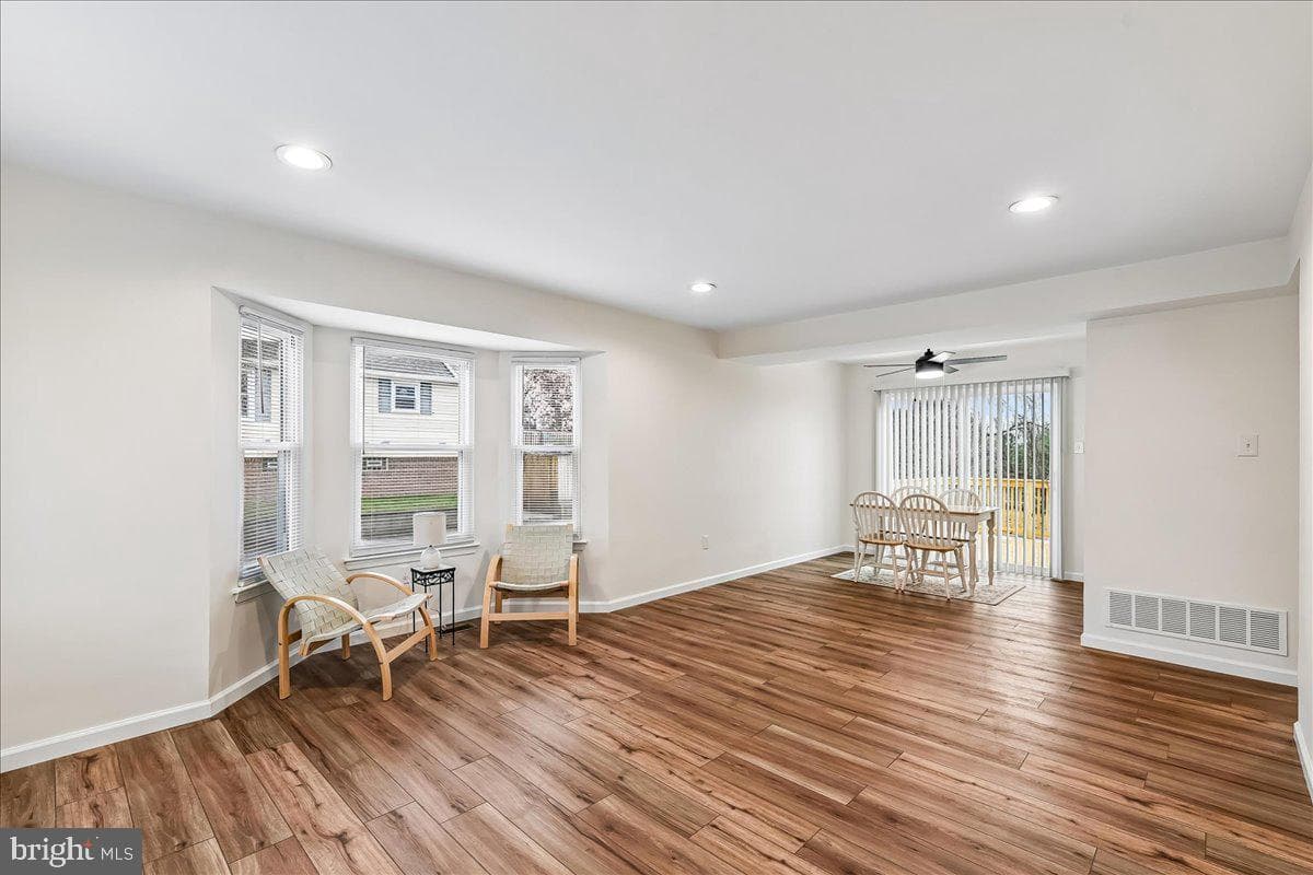 327 Walton Avenue photo 3