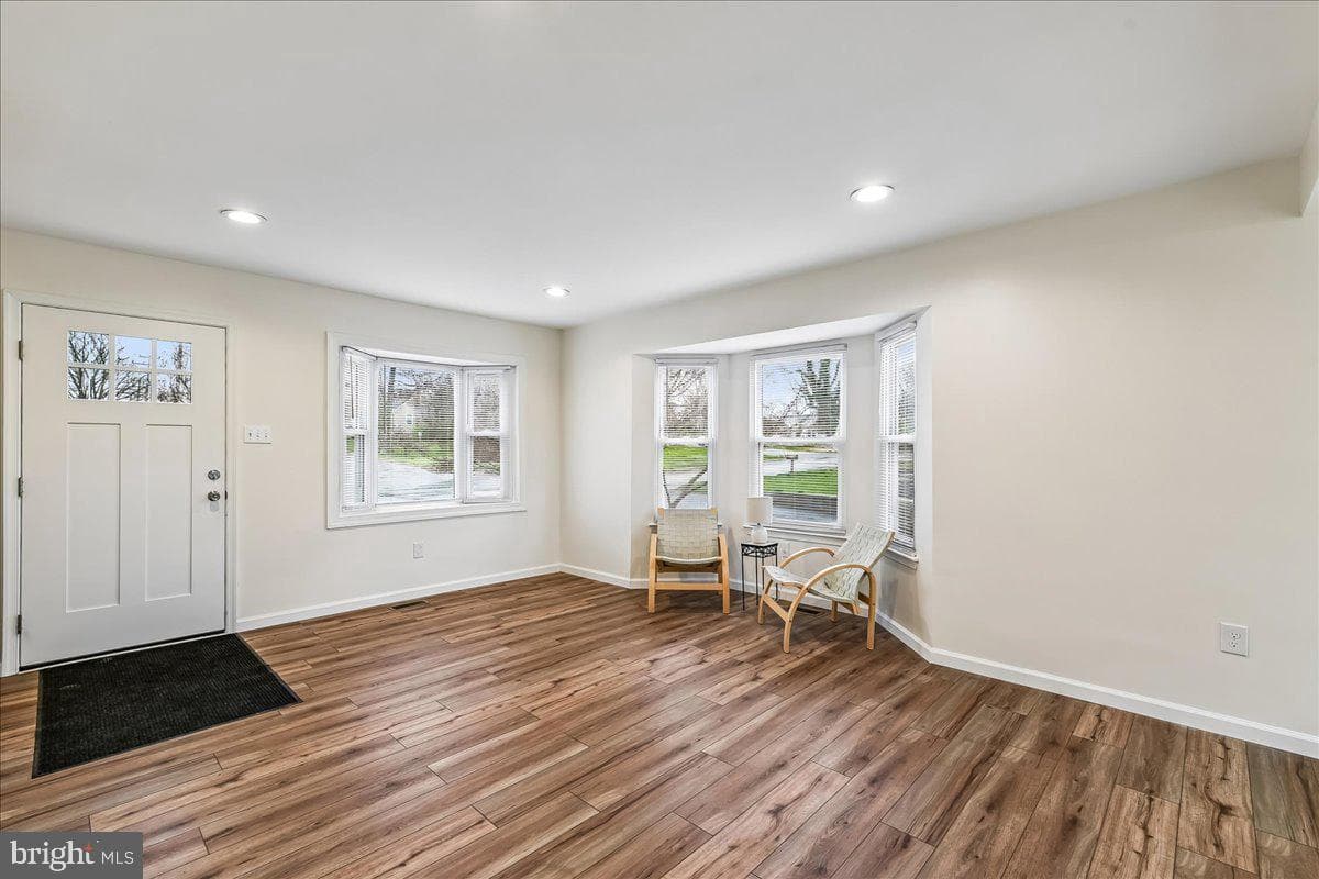 327 Walton Avenue photo 4