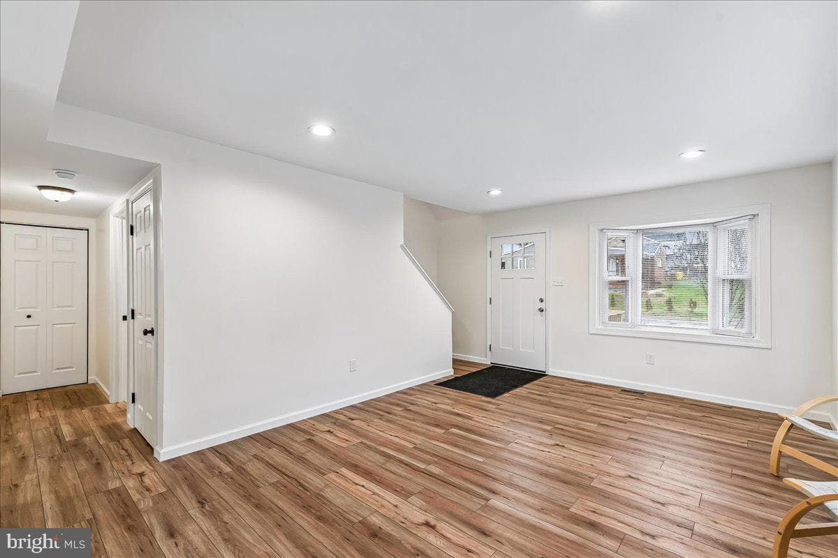 327 Walton Avenue photo 5