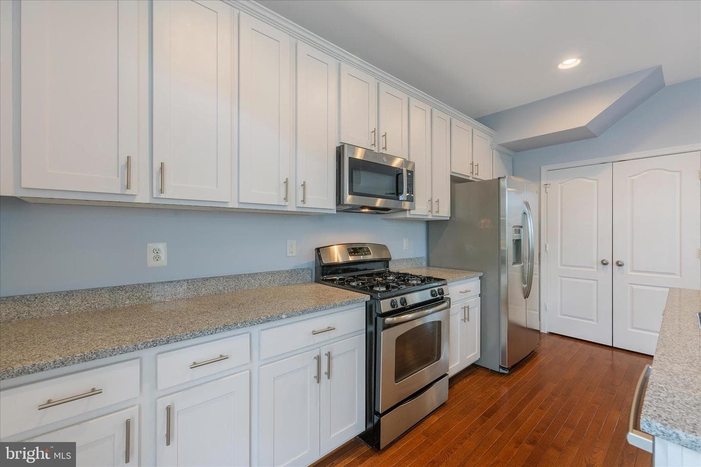 608 S Cherry Grove Avenue photo 17