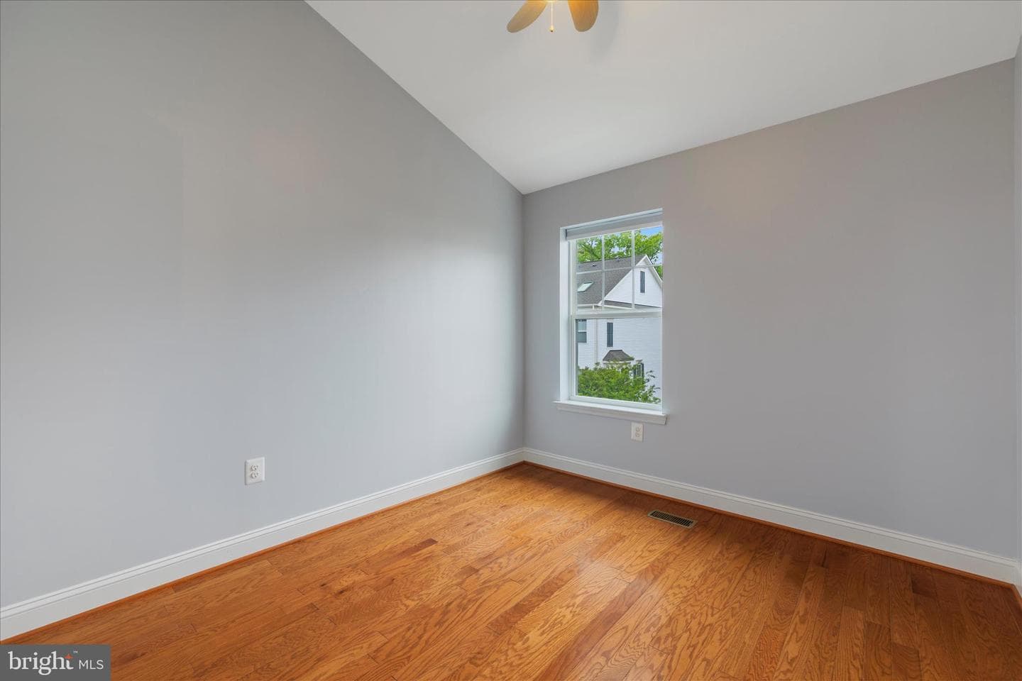 608 S Cherry Grove Avenue photo 27