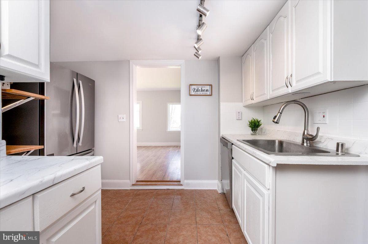 626 Clark Avenue photo 9