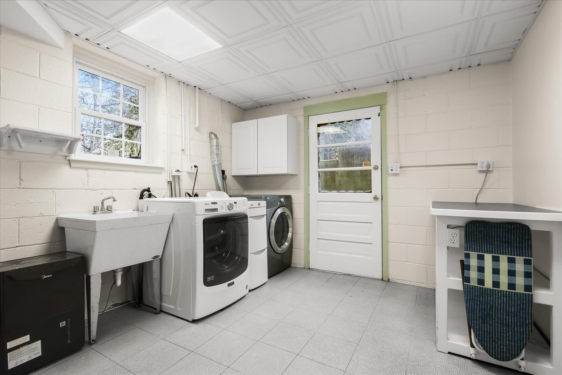 326 Edgewater Road photo 21