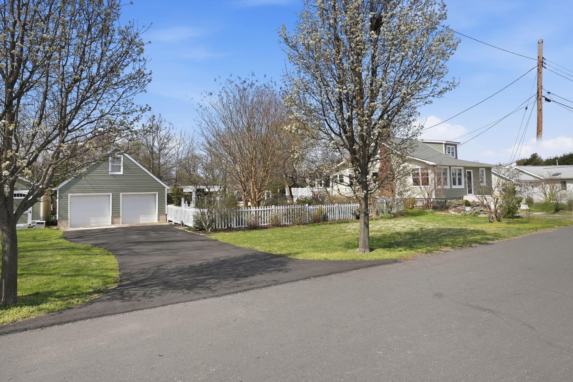 7806 Summit Drive photo 2