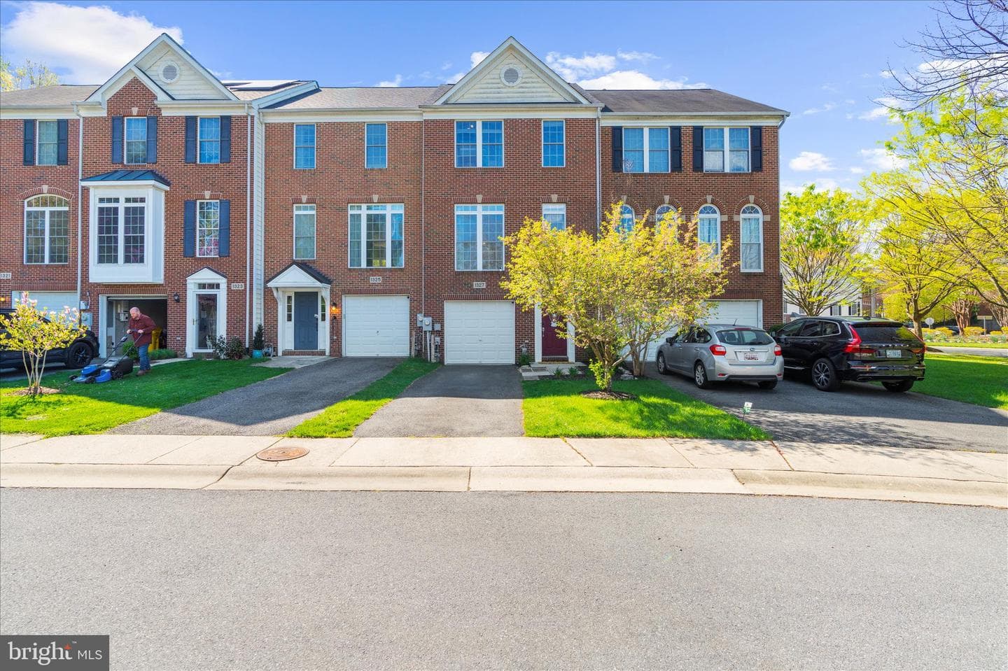 1327 Peppertree Court photo 2