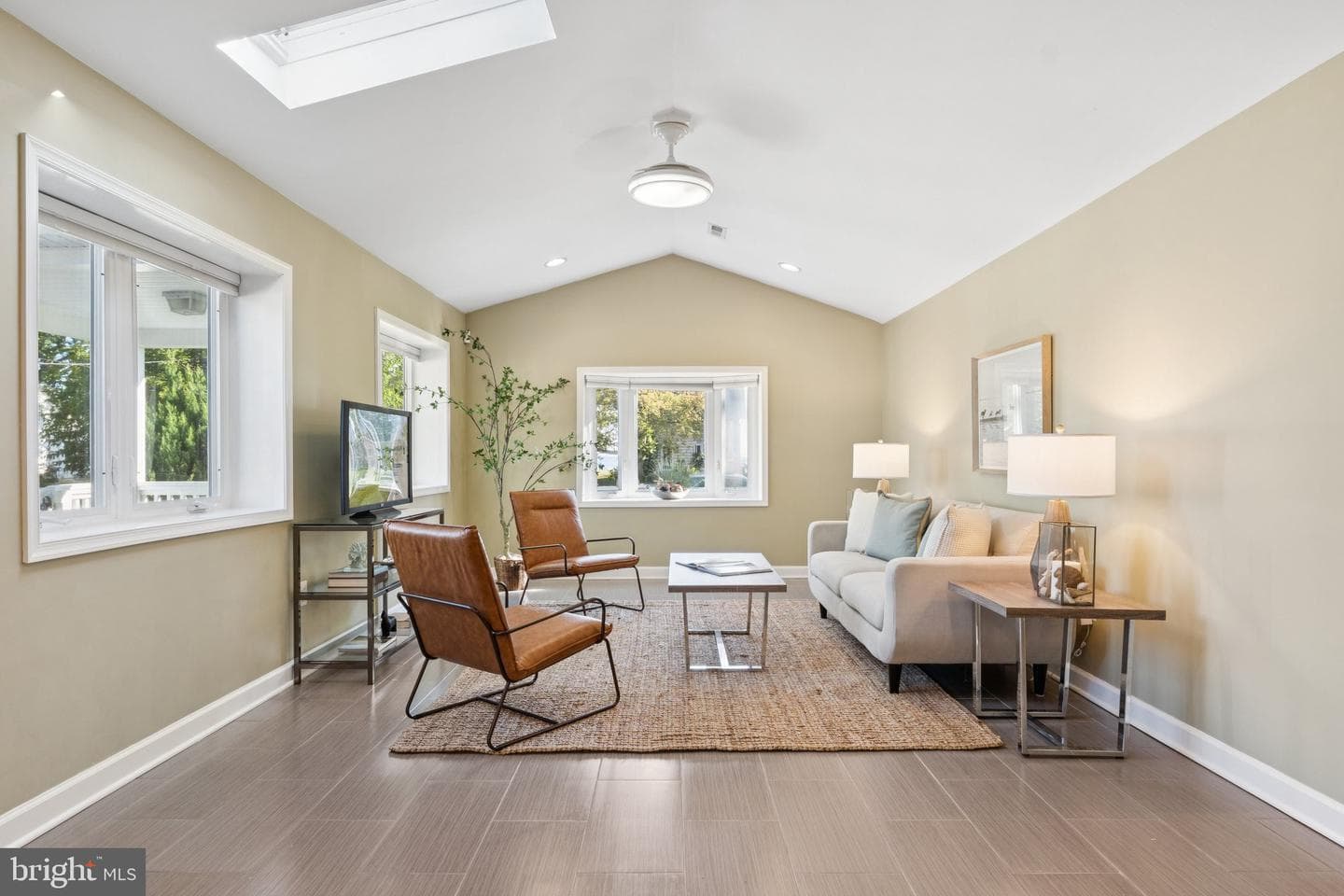 7654 Bay Street photo 10