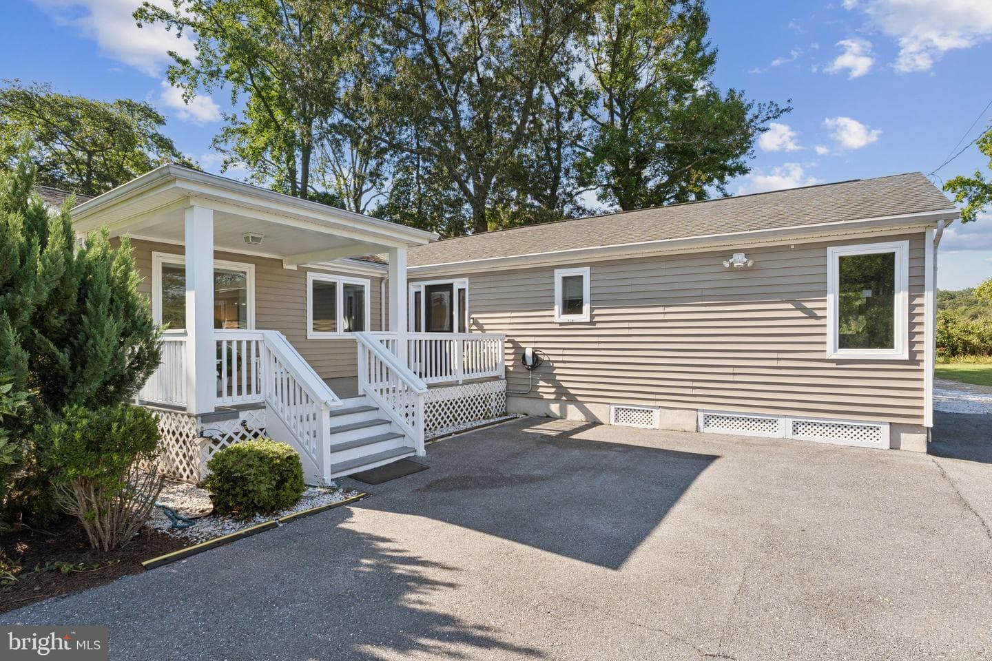 7654 Bay Street photo 3