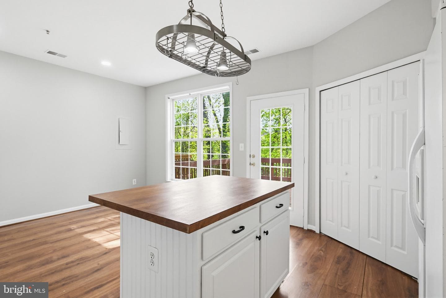 86 Harbour Heights Drive photo 8