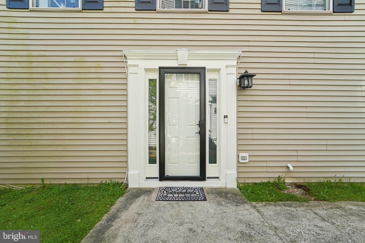 2715 Thornbrook Court photo 3