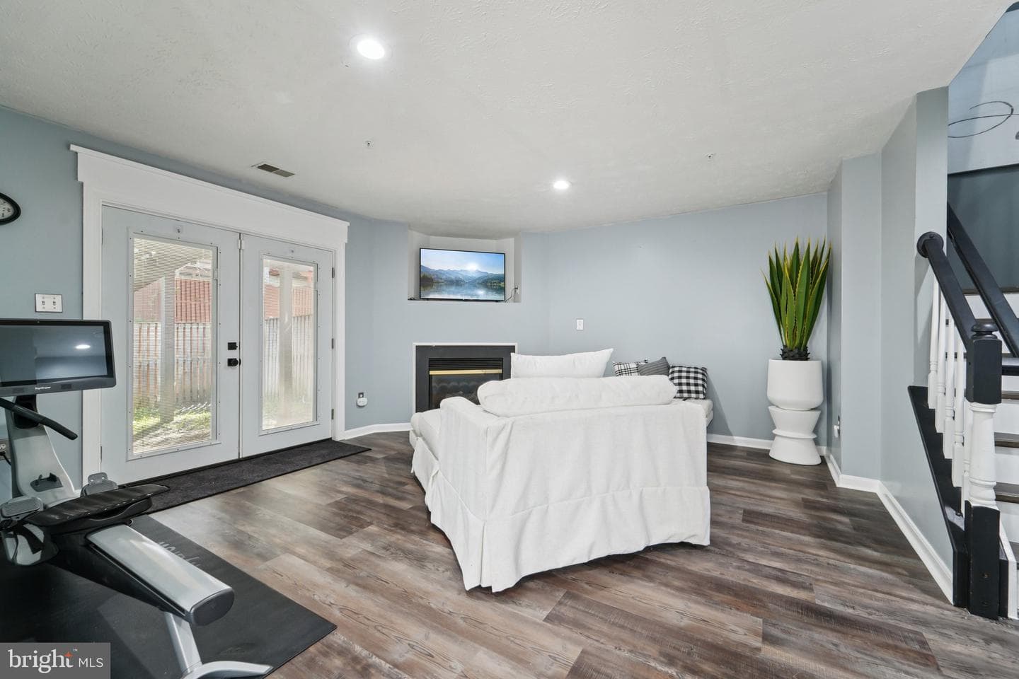 2715 Thornbrook Court photo 6