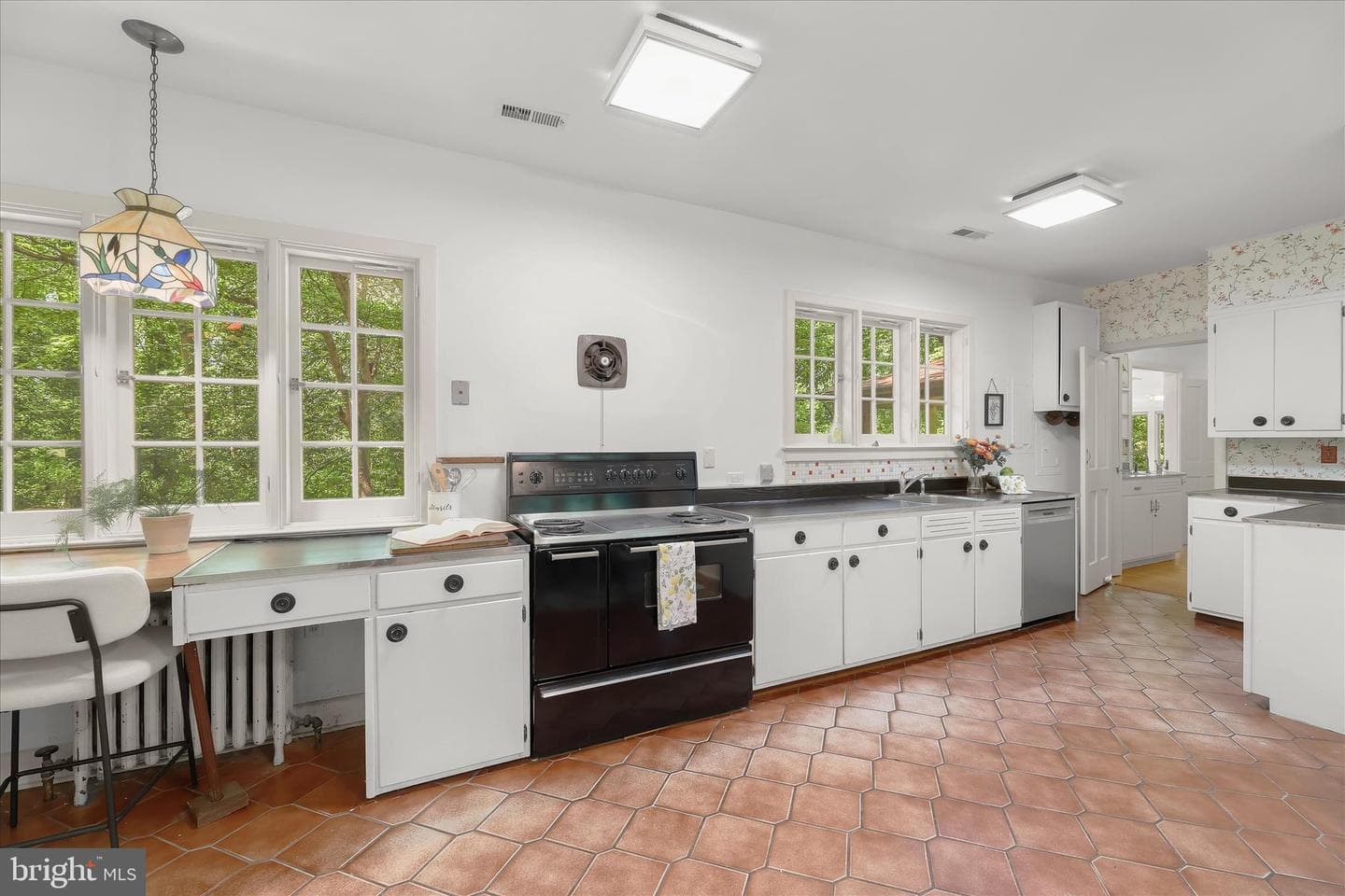 610 Cotterill Road photo 22