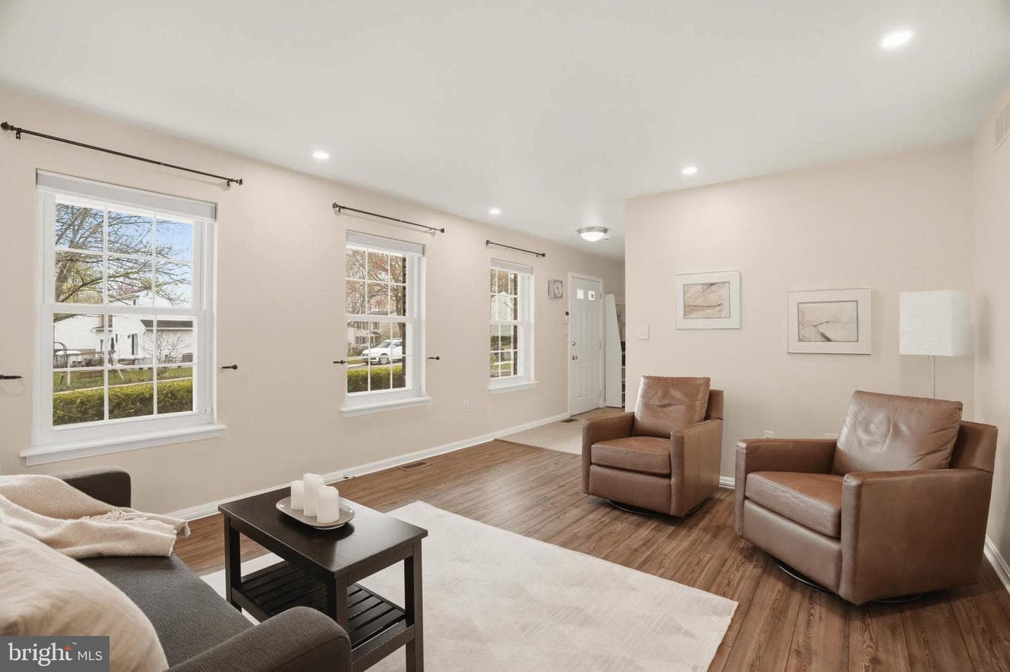 525 Loughton Lane photo 4
