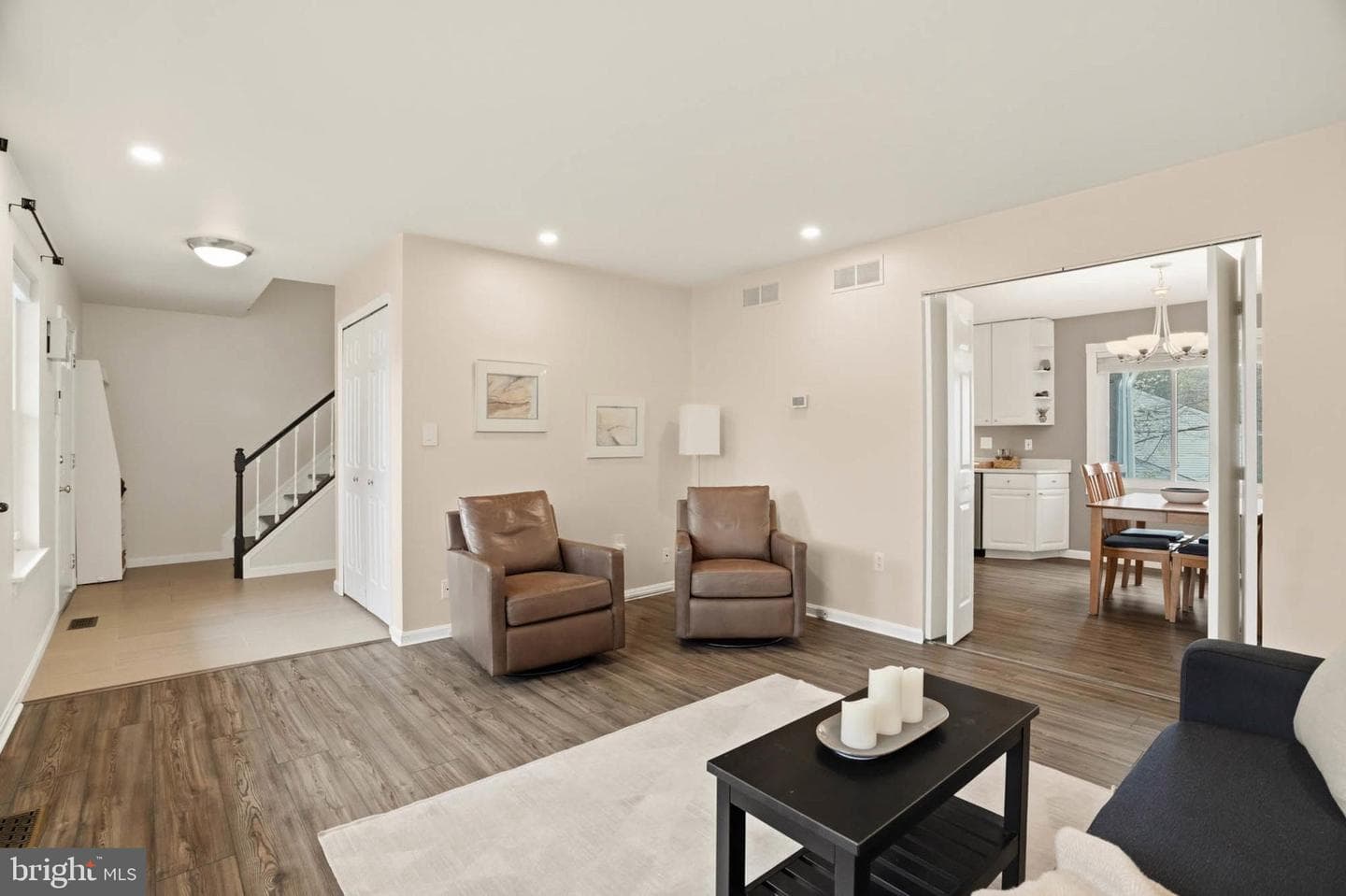 525 Loughton Lane photo 5
