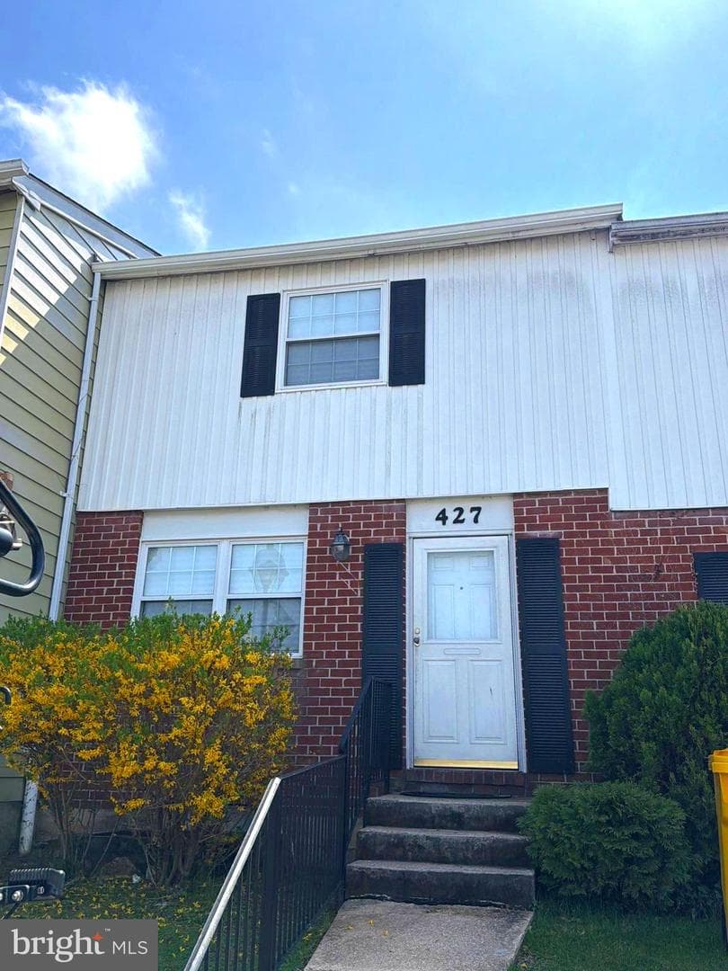 427 Hardmoore Court photo 2