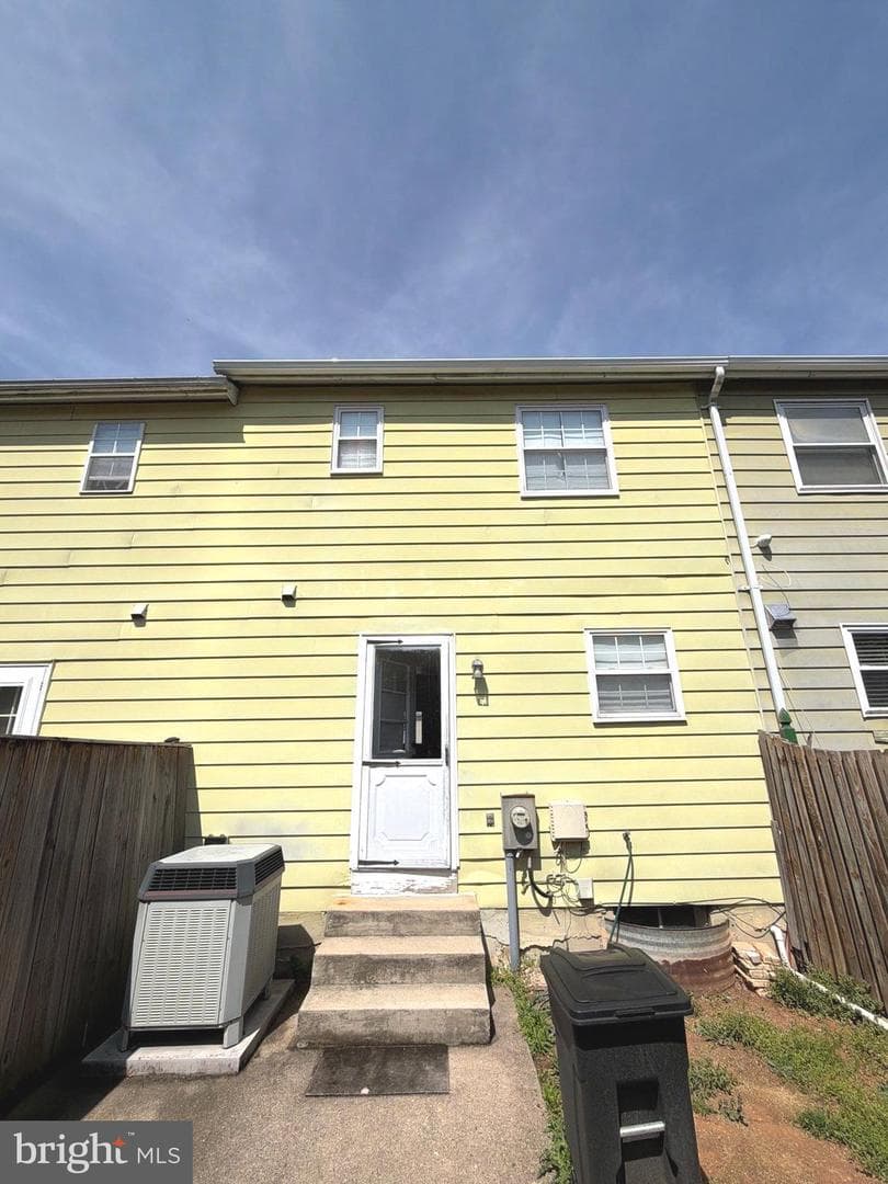 427 Hardmoore Court photo 3