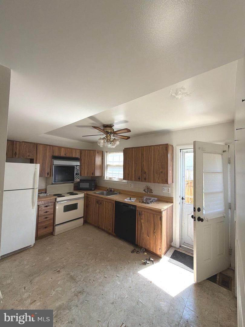 427 Hardmoore Court photo 5