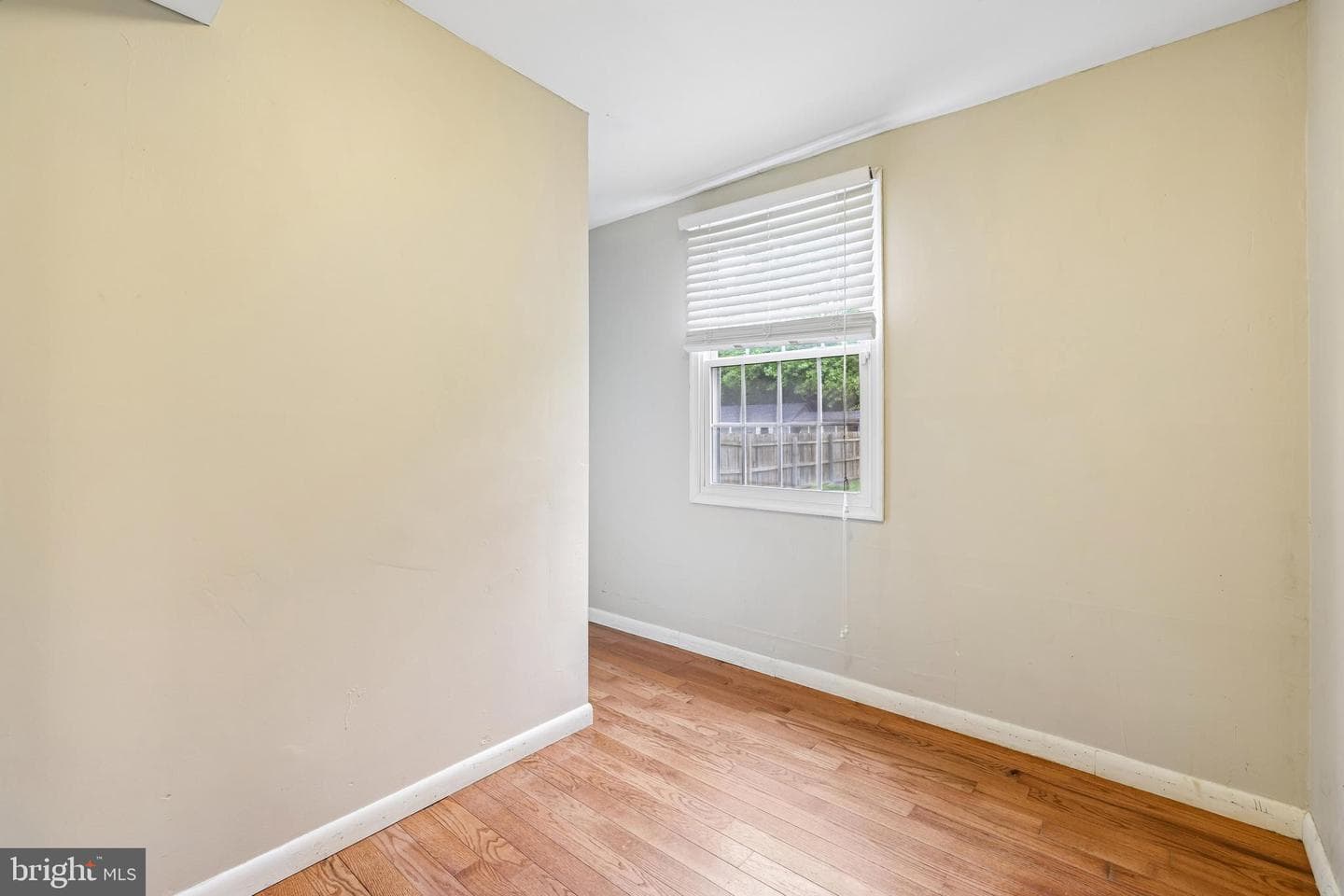 496 Bruce Avenue photo 21