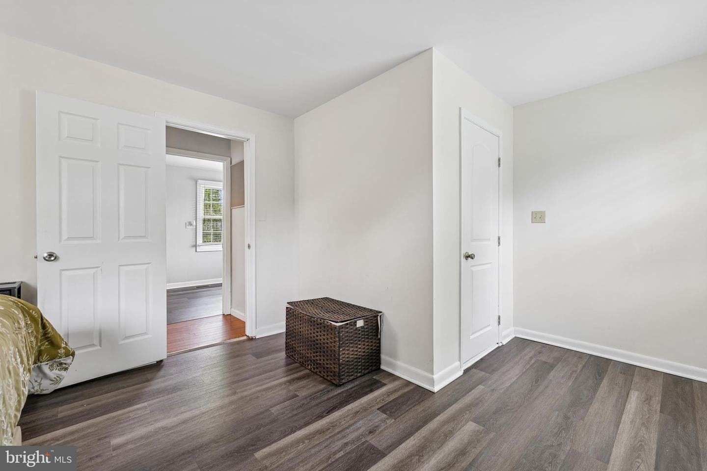 496 Bruce Avenue photo 31