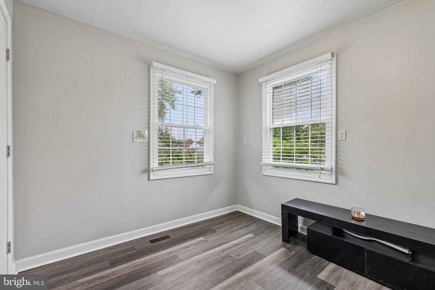 496 Bruce Avenue photo 32