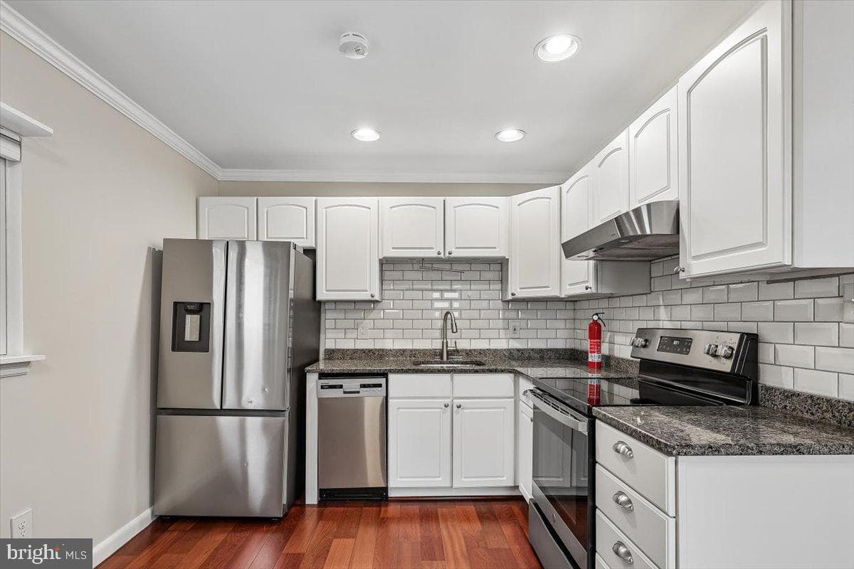 652 Arleigh Road photo 9