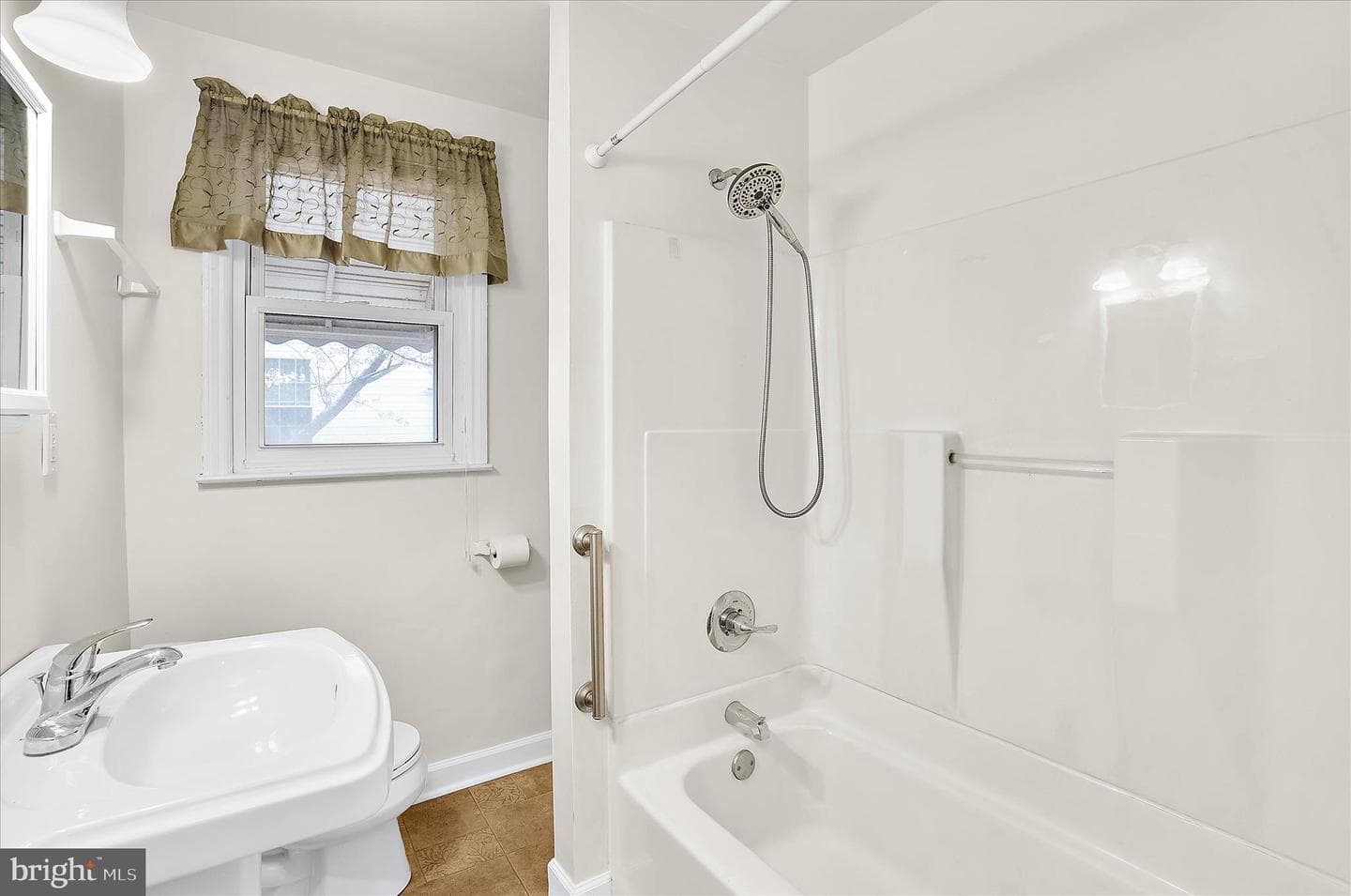 631 Cresswell Road photo 16