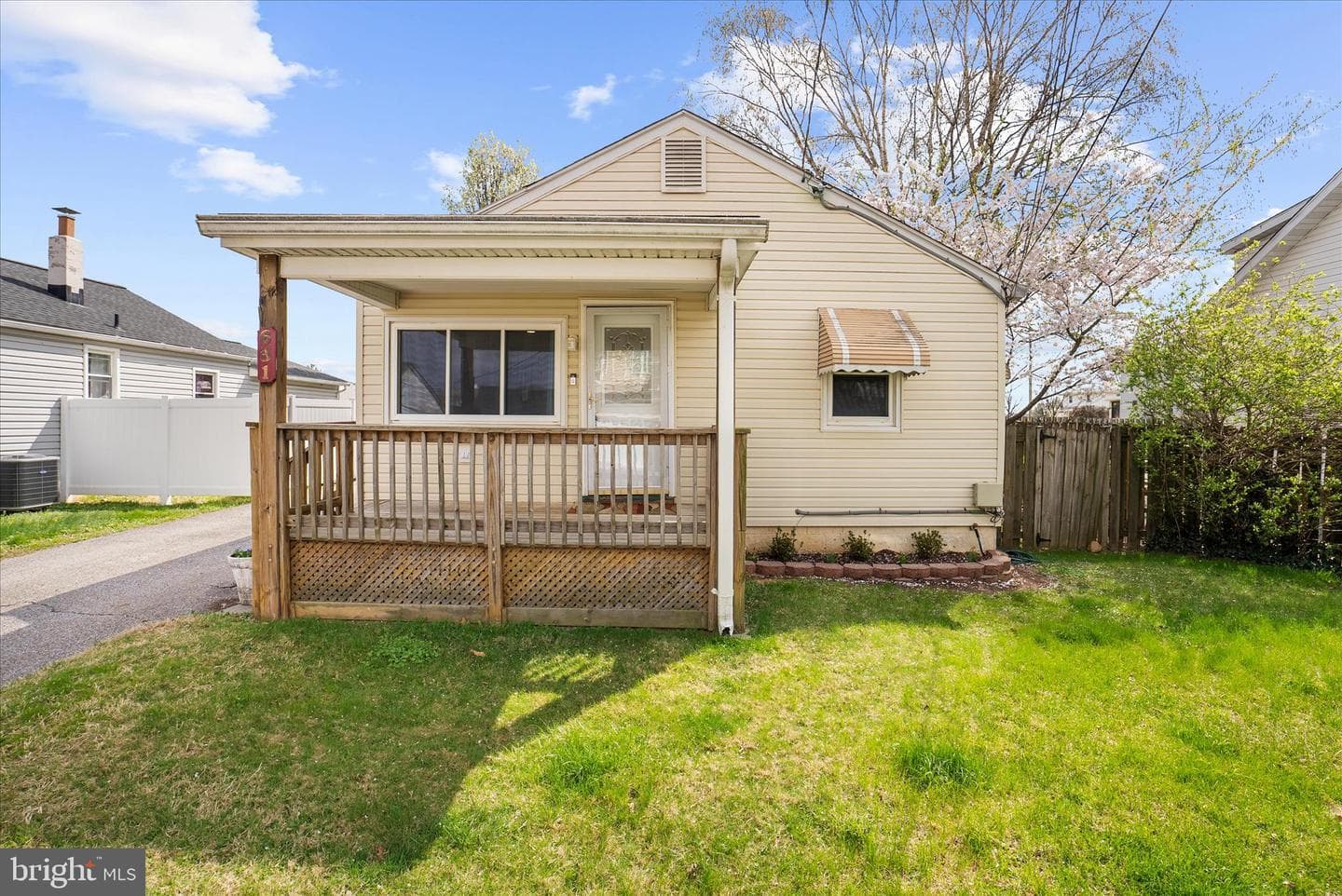 631 Cresswell Road photo 2