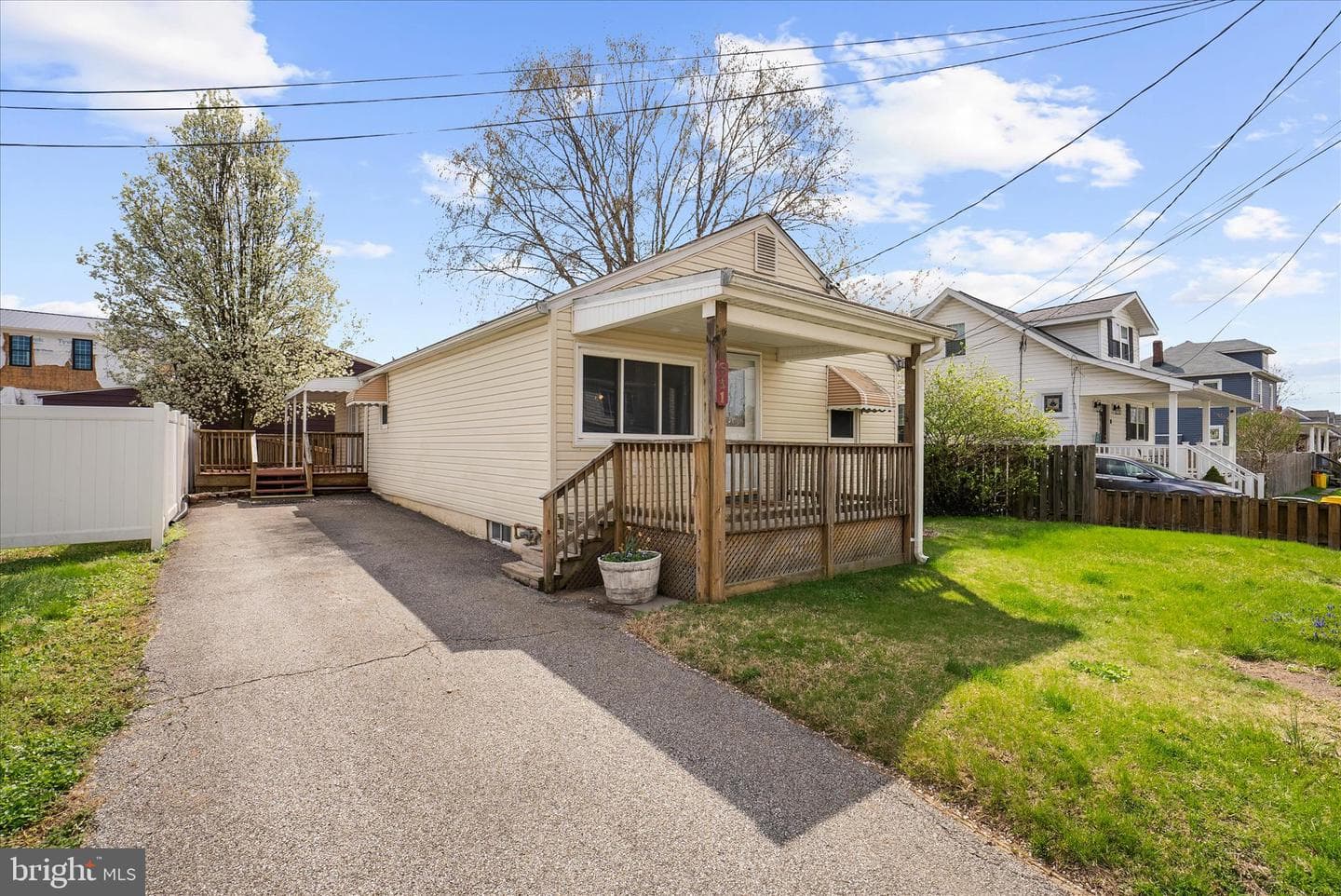 631 Cresswell Road photo 3