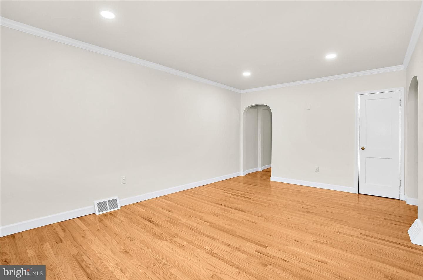 631 Cresswell Road photo 9