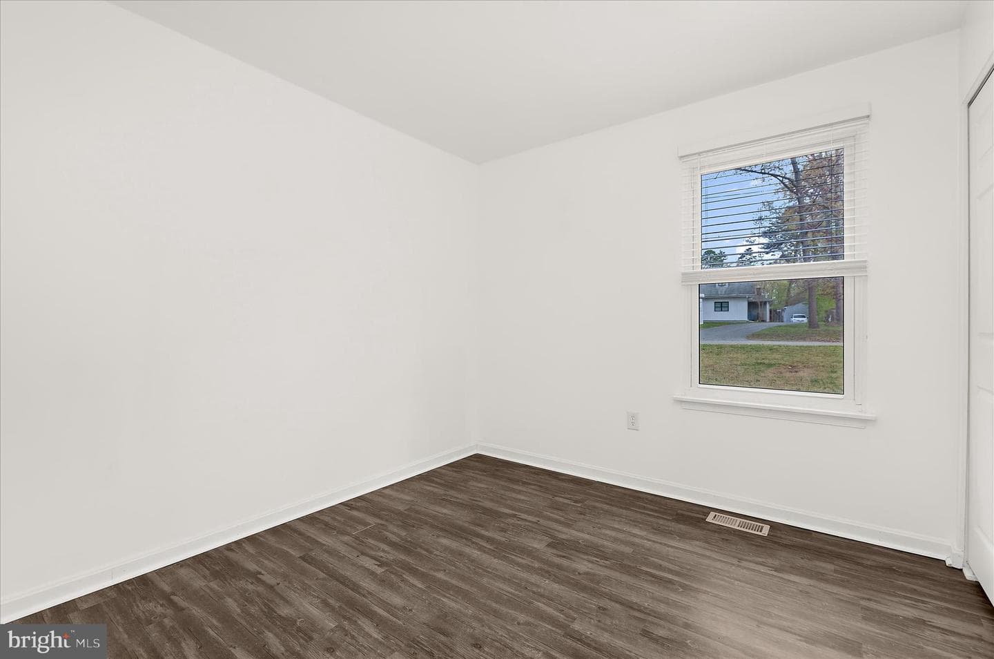 307 Riverdale Road photo 14