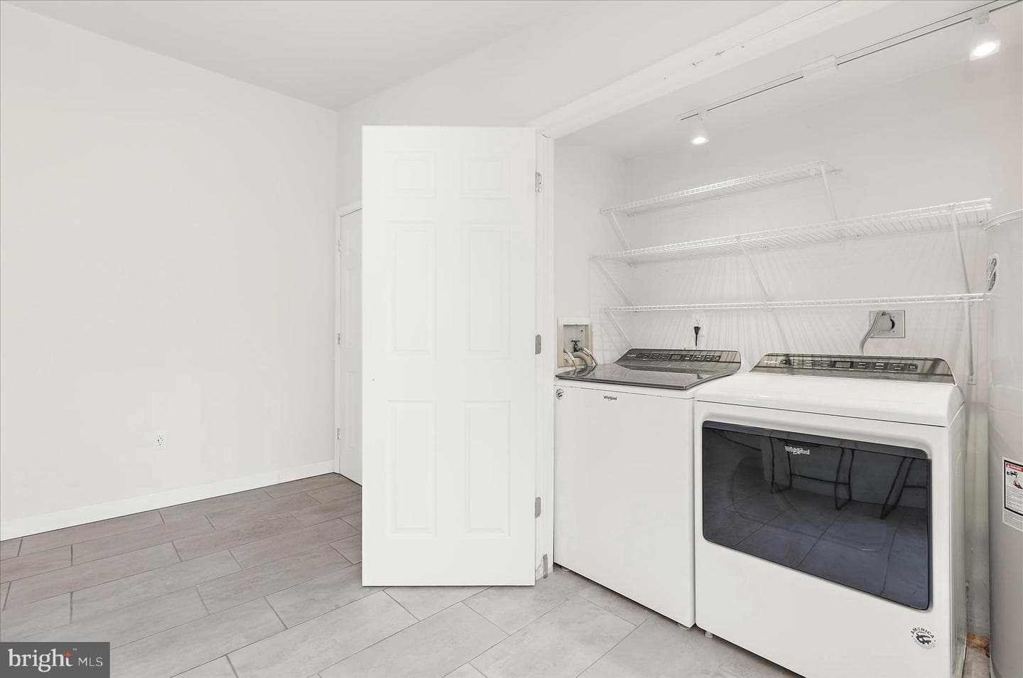 307 Riverdale Road photo 27