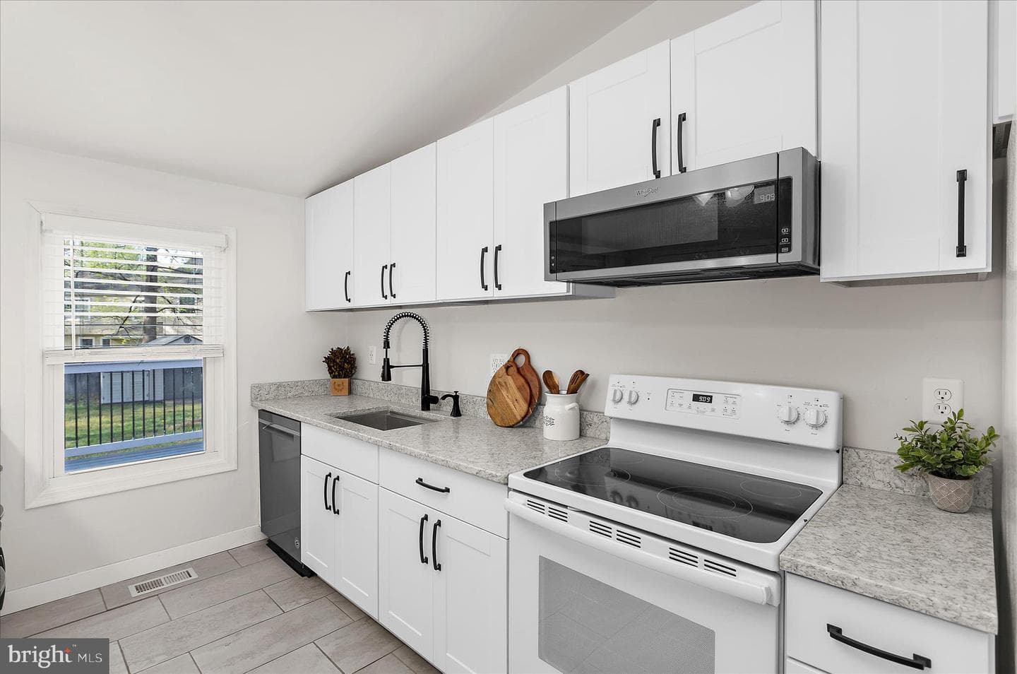 307 Riverdale Road photo 6