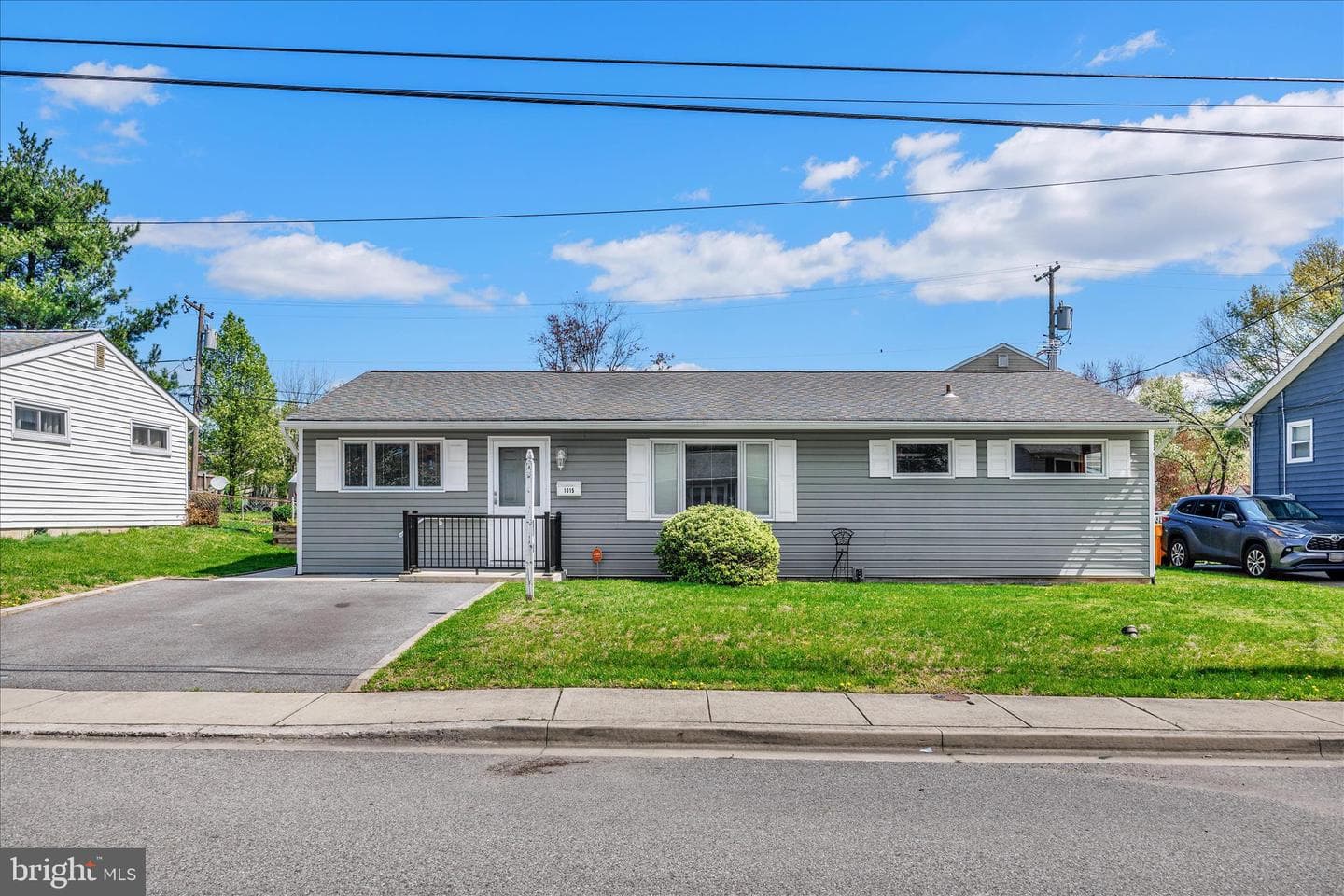 1015 Phillip Drive photo 2