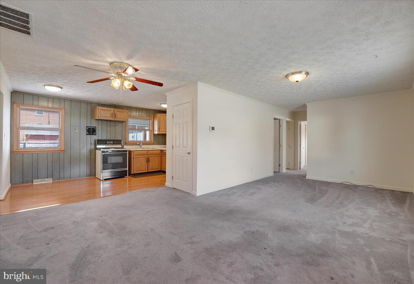 1015 Phillip Drive photo 3