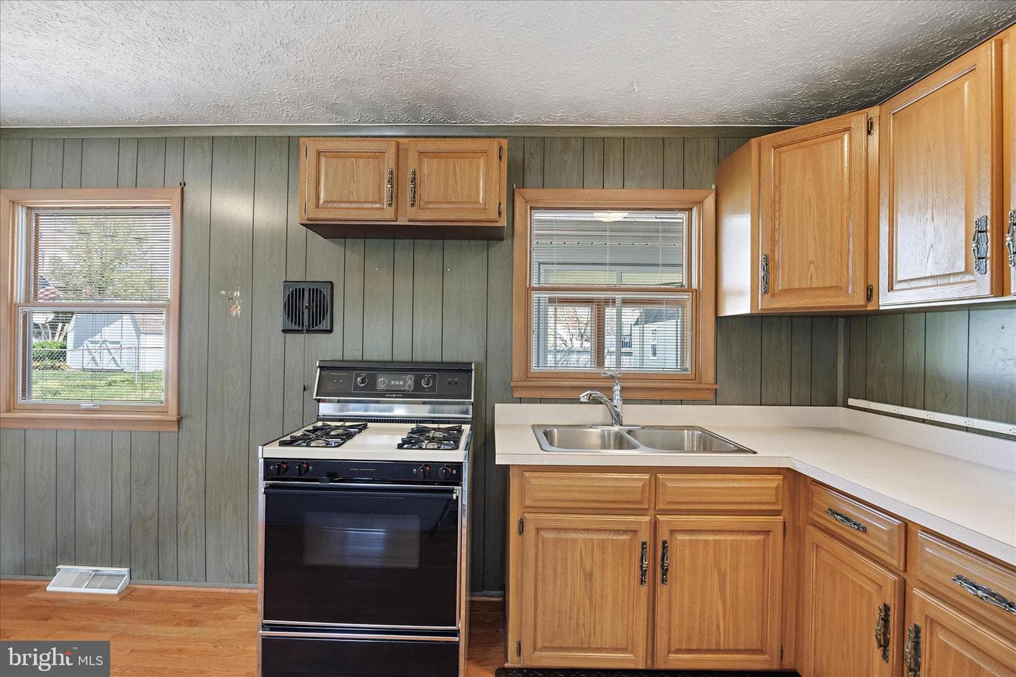 1015 Phillip Drive photo 9