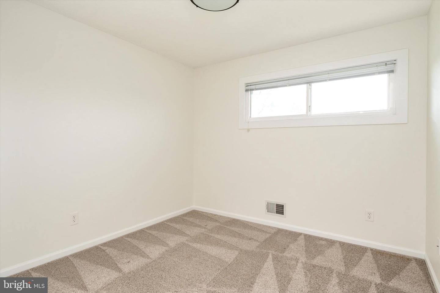 10 Idlewood Street photo 18