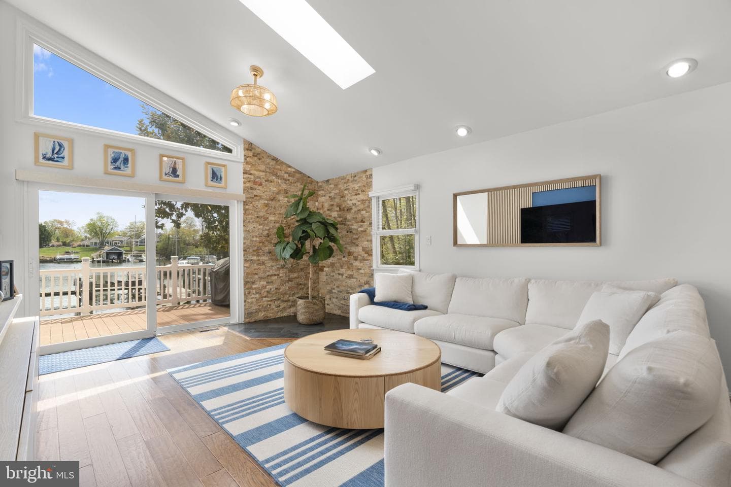 25 Leeland Road, Edgewater