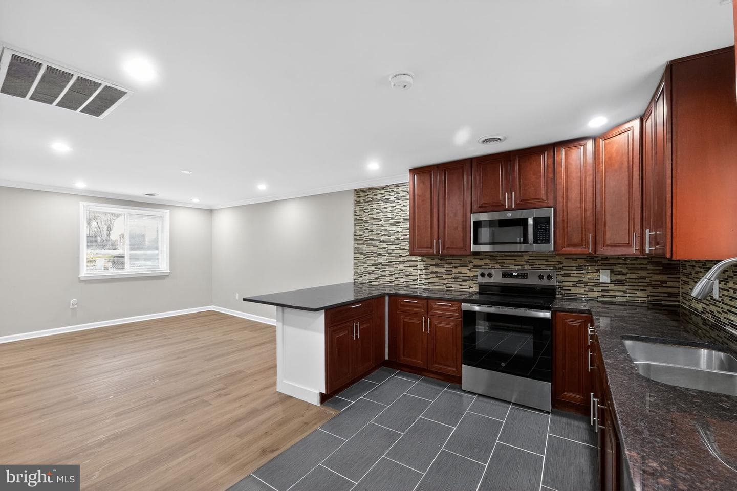 1602 Lorimer Road photo 5