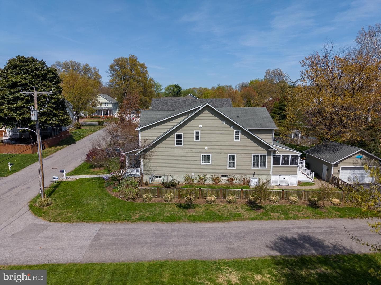 207 S Southwood Avenue photo 3