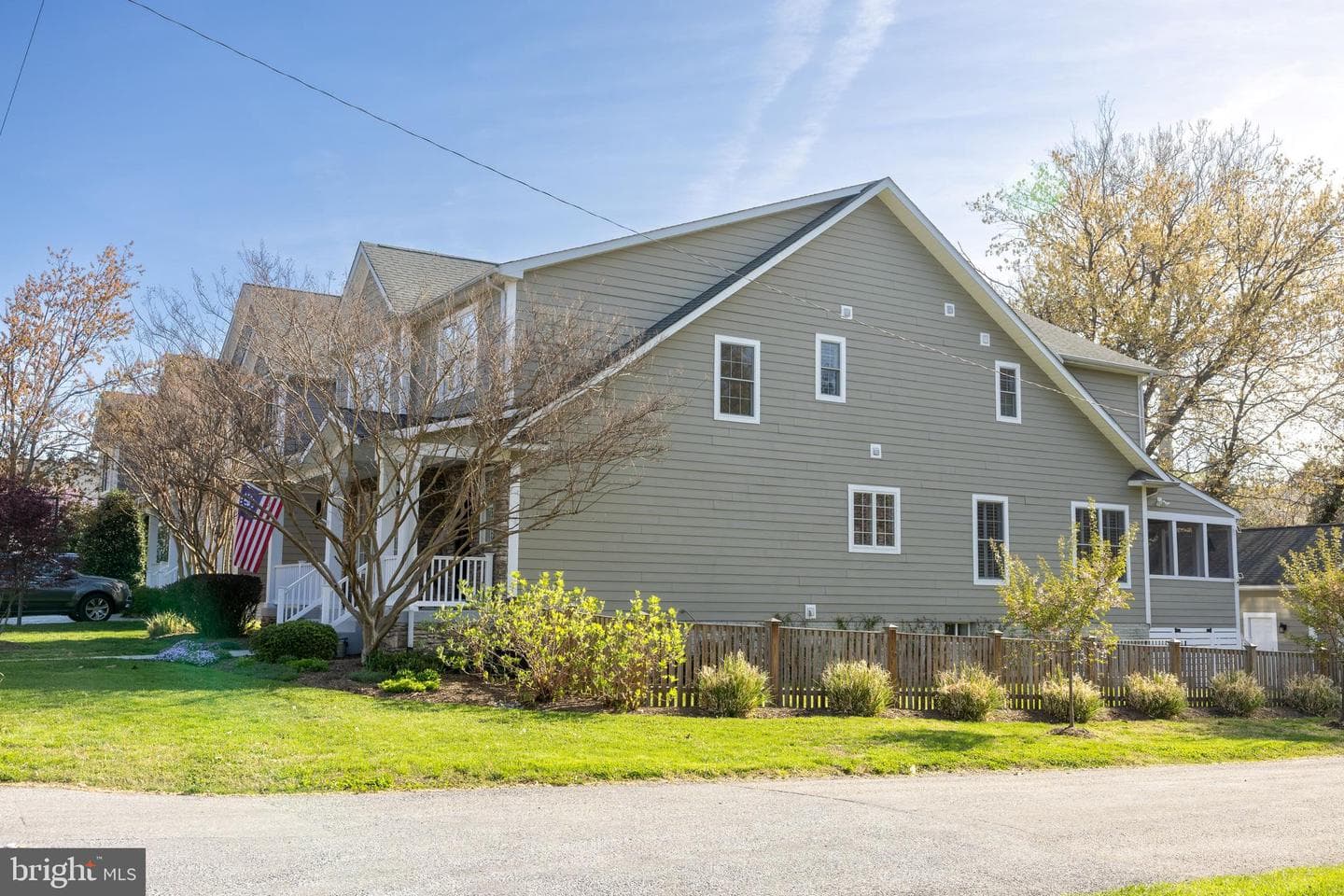 207 S Southwood Avenue photo 4