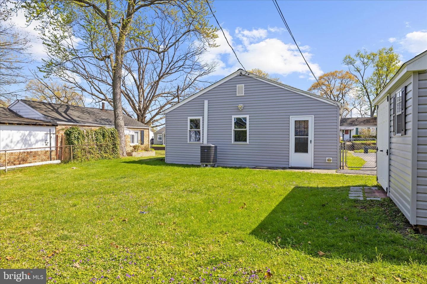 722 Cotter Road photo 23