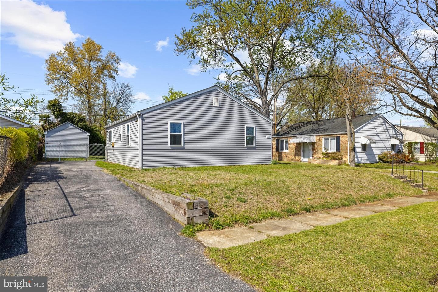 722 Cotter Road photo 4