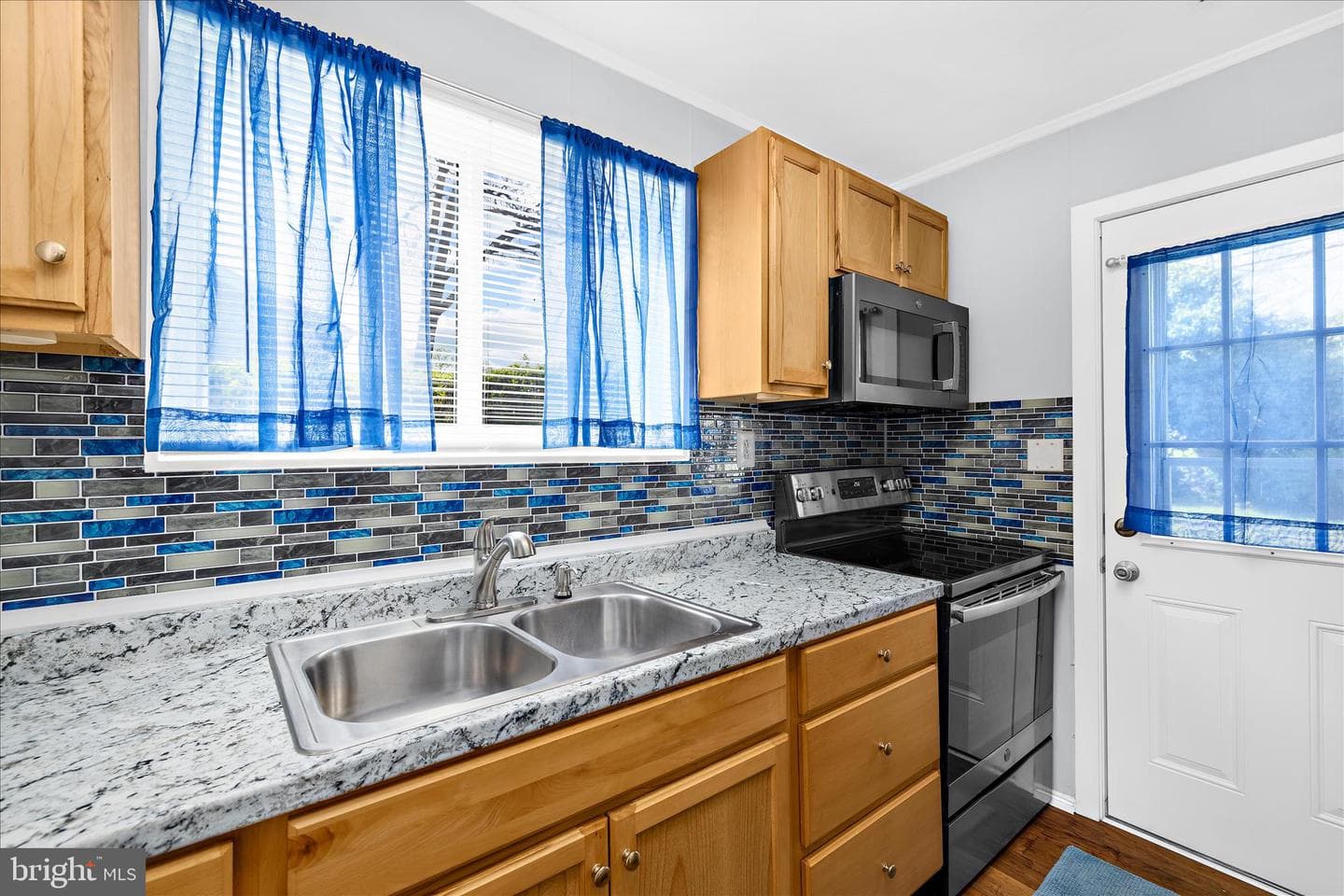 722 Cotter Road photo 9