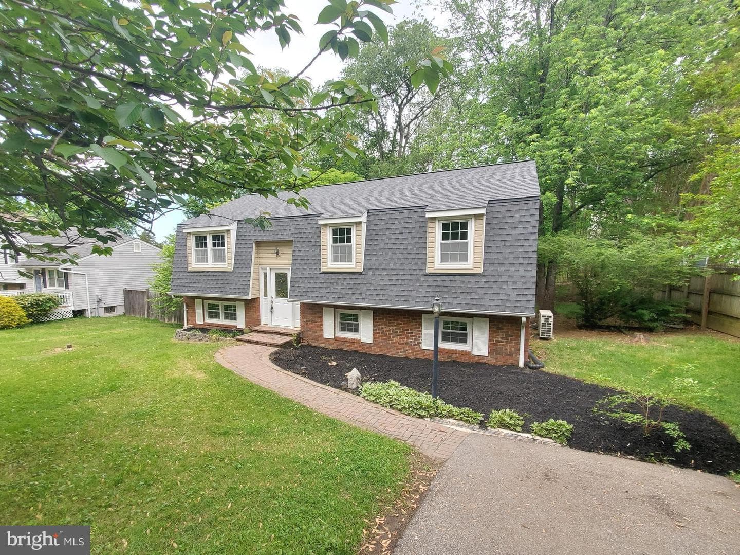 1122 Crestview Drive