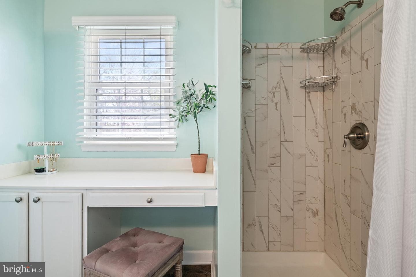 611 Bellerive Court photo 28
