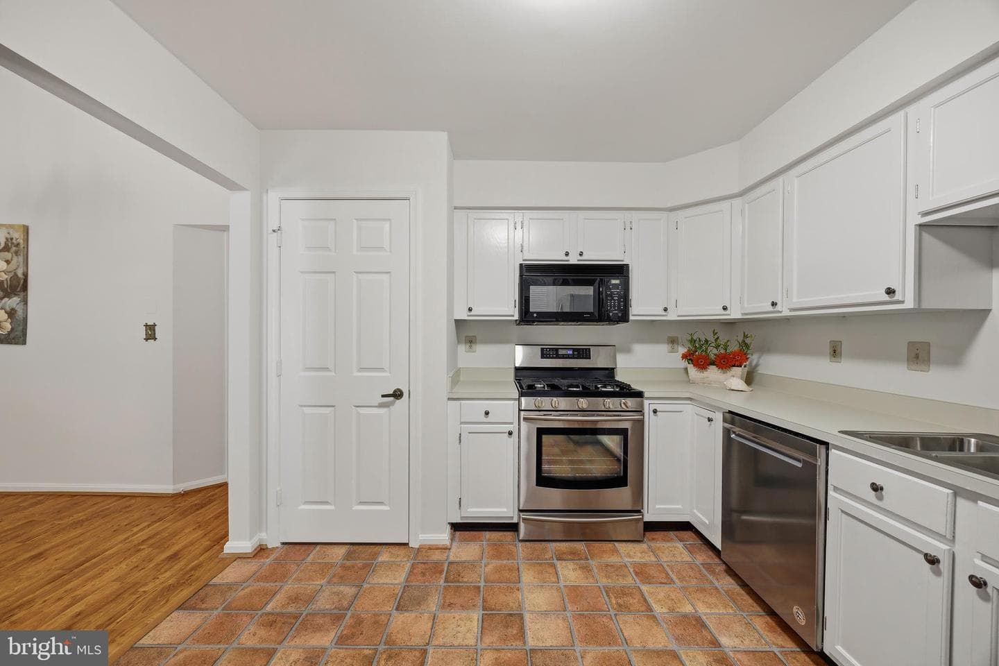 907 Beacon Way photo 5