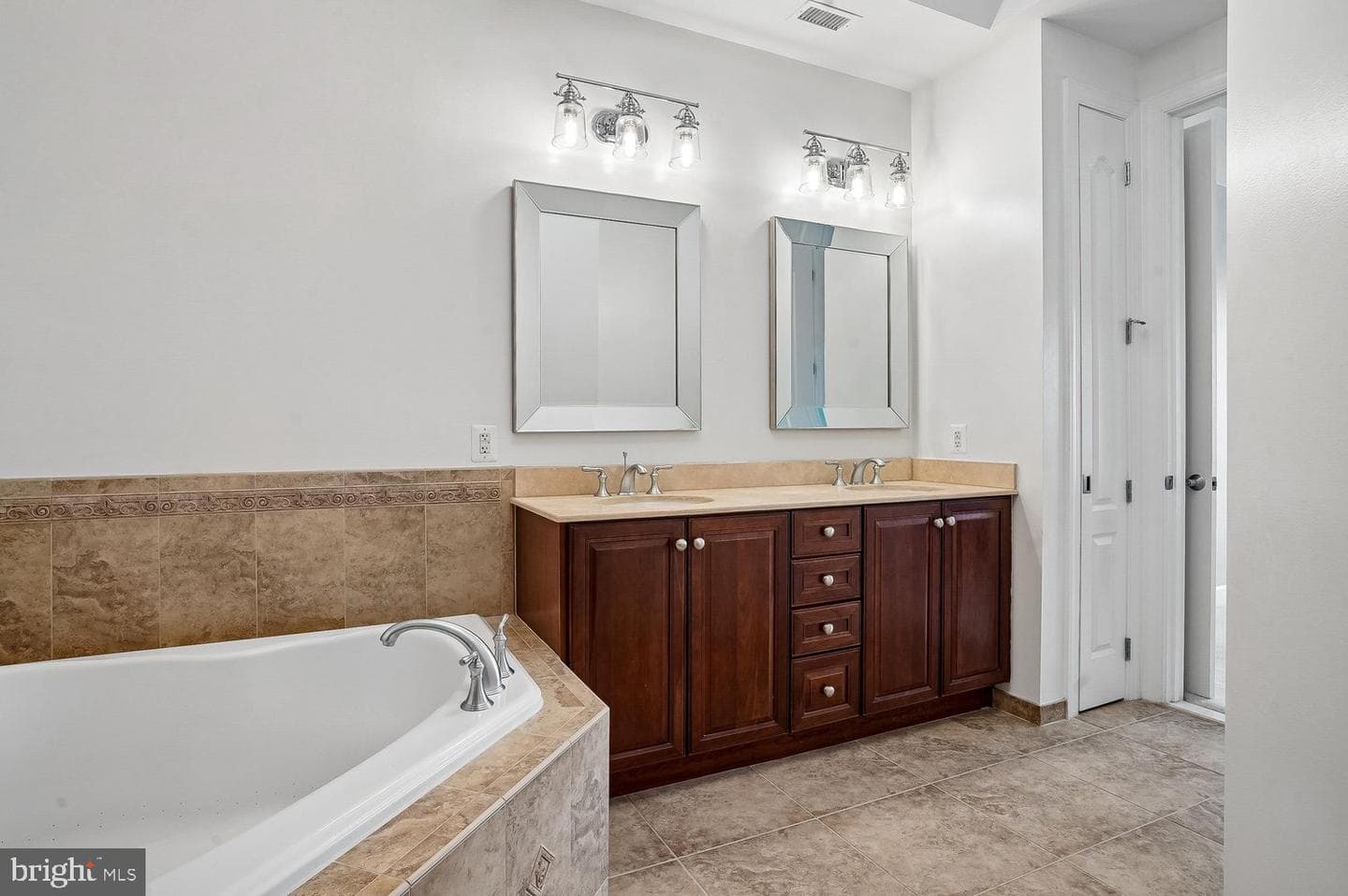 1915 Towne Centre Boulevard #915 photo 9