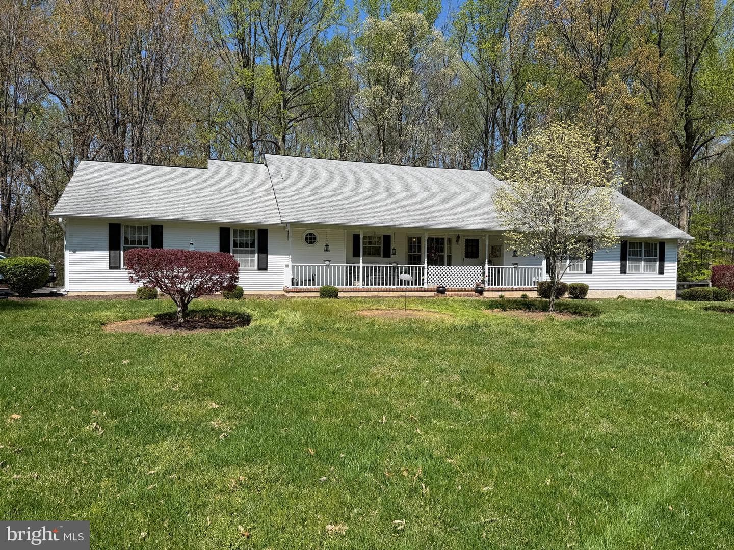 733 Sharpsburg Drive photo 2